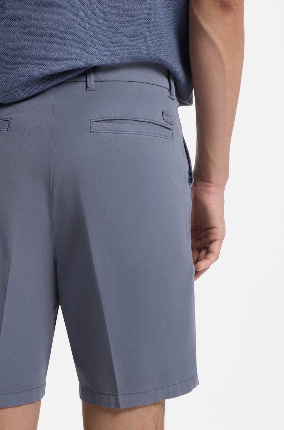 Bermudas modernas em tecido de algodão elastano