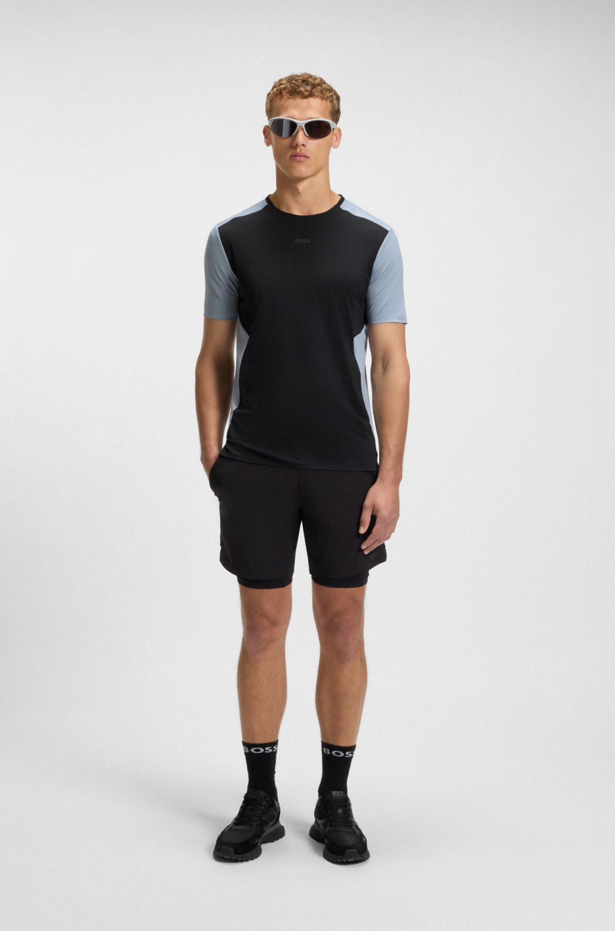 Camiseta de malha ativa com detalhes reflexivos decorativos
