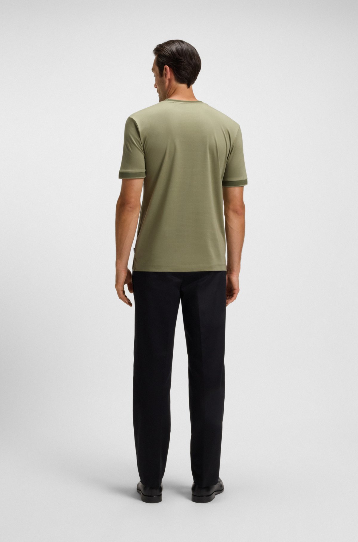Camiseta slim-fit de algodão mercerizado com detalhes contrastantes