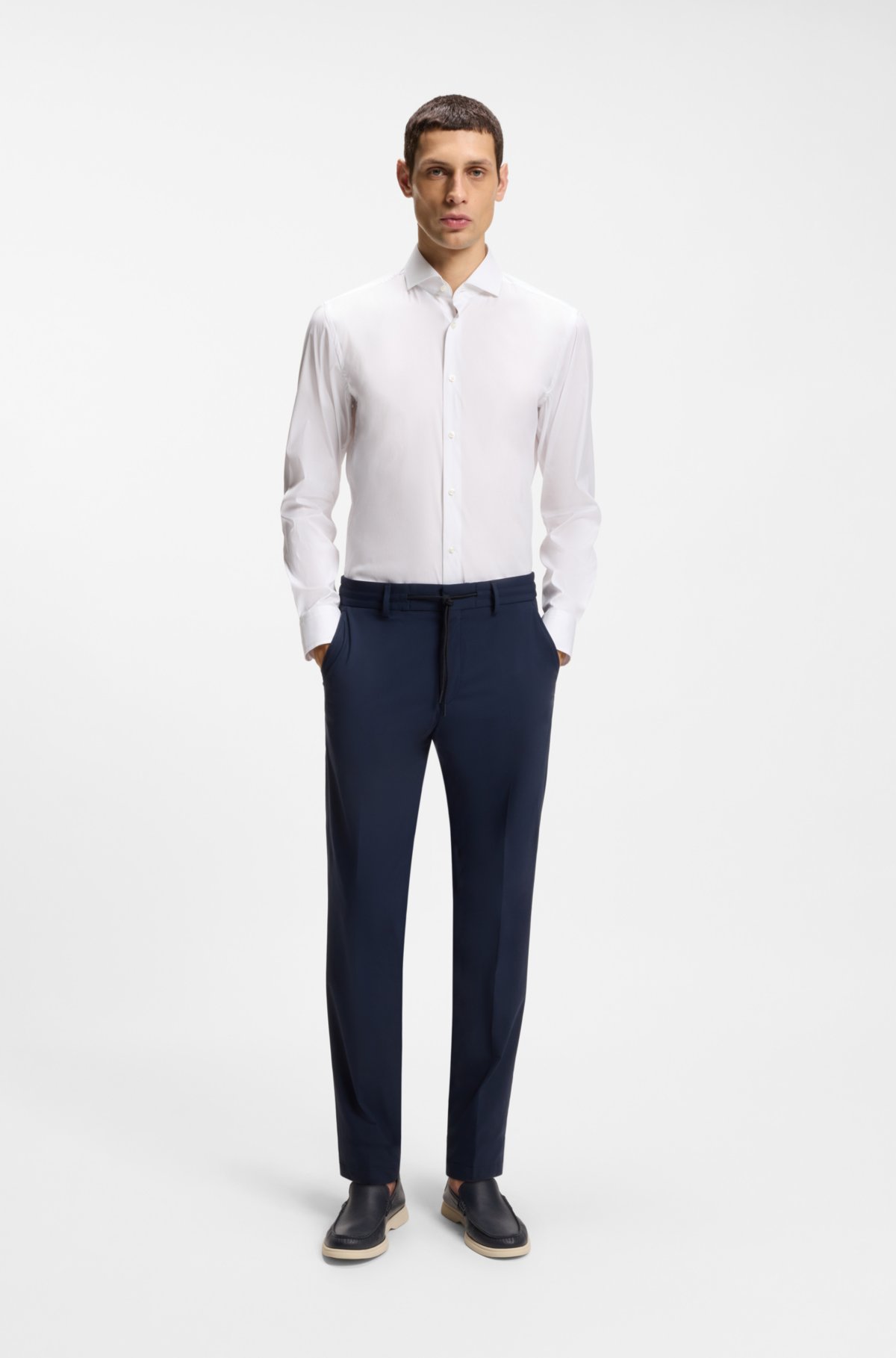 Camisa slim-fit de fácil passar em popeline de algodão