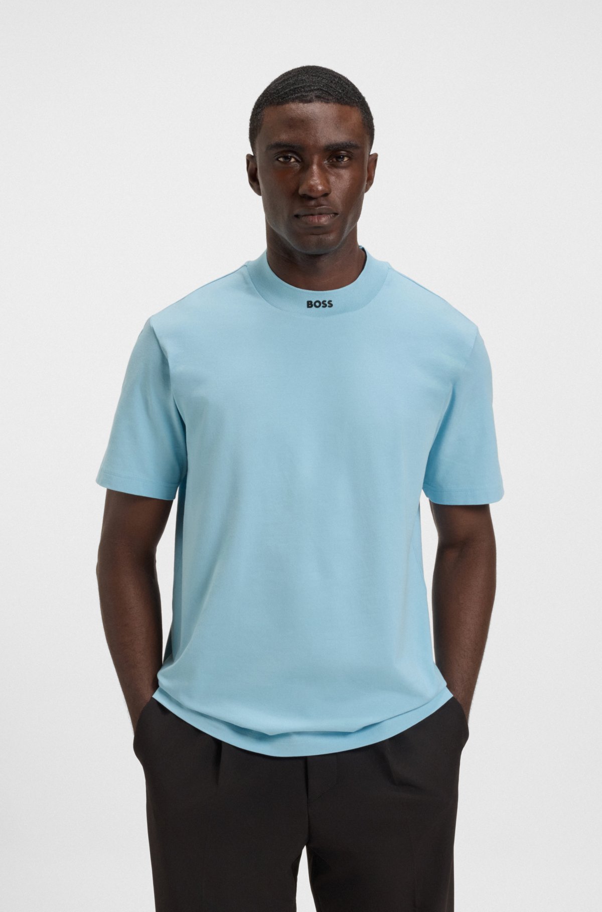 Camiseta de gola com logo em algodão elástico