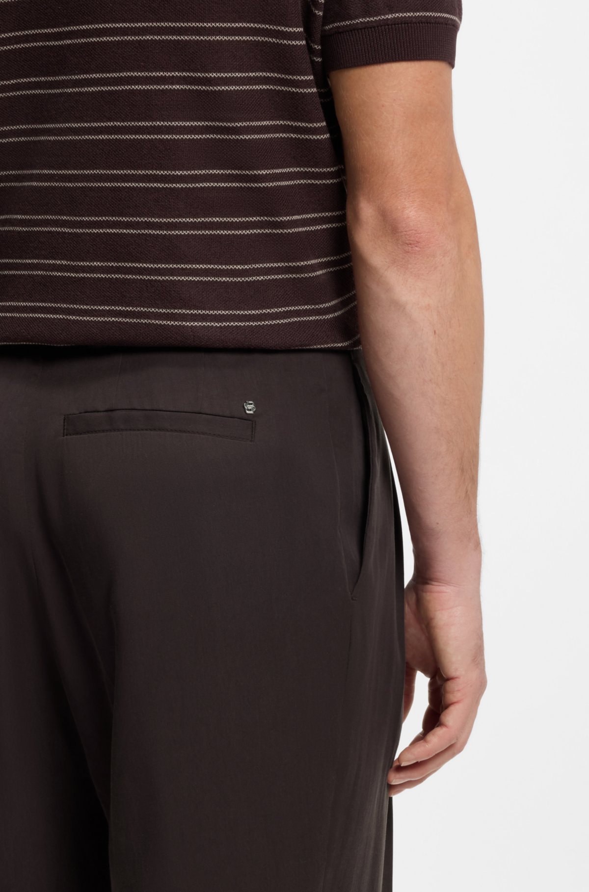 Calças oversized em tecido twill