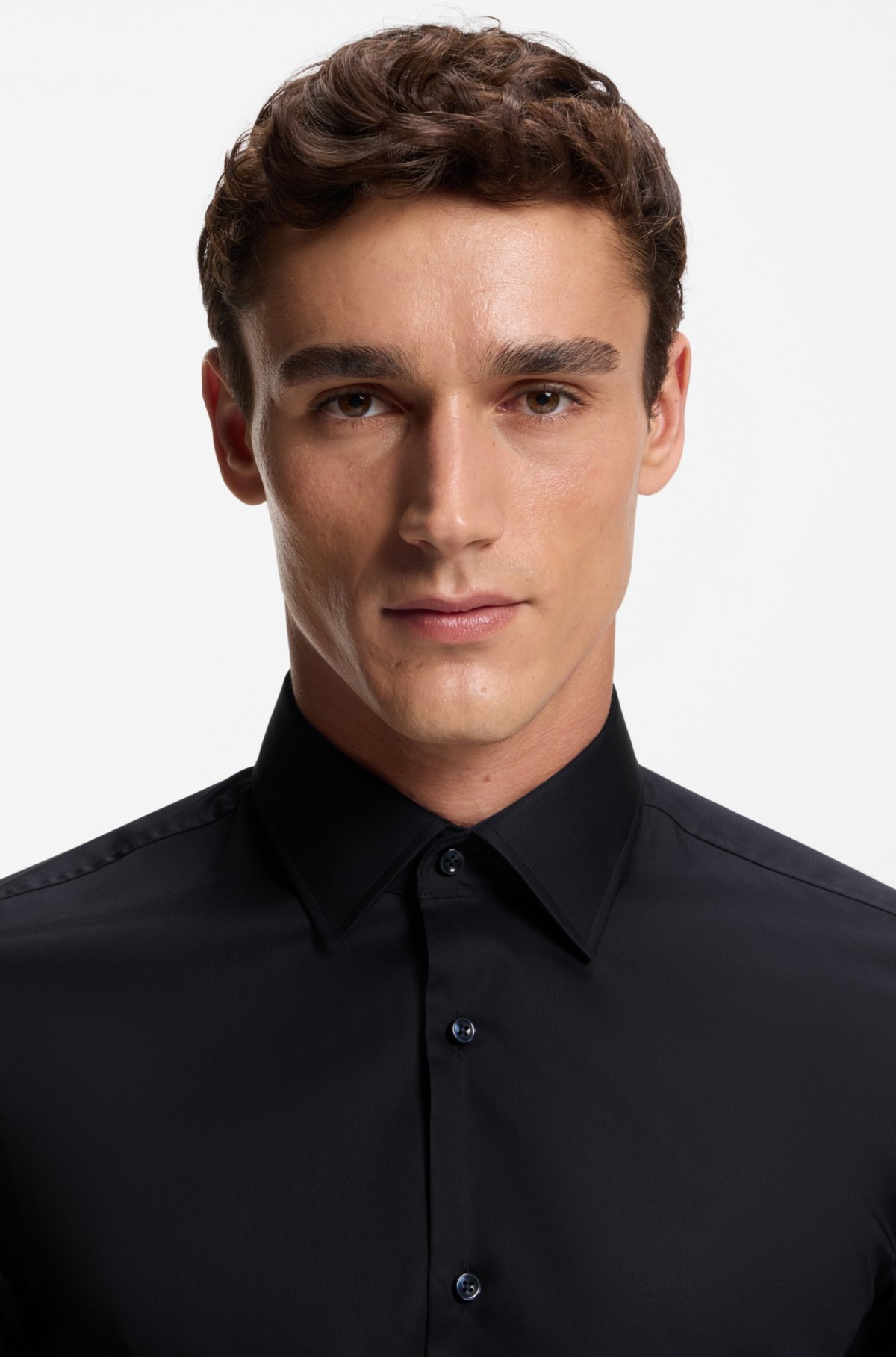 Camisa slim-fit de algodão popeline com acabamento anti-entalhado