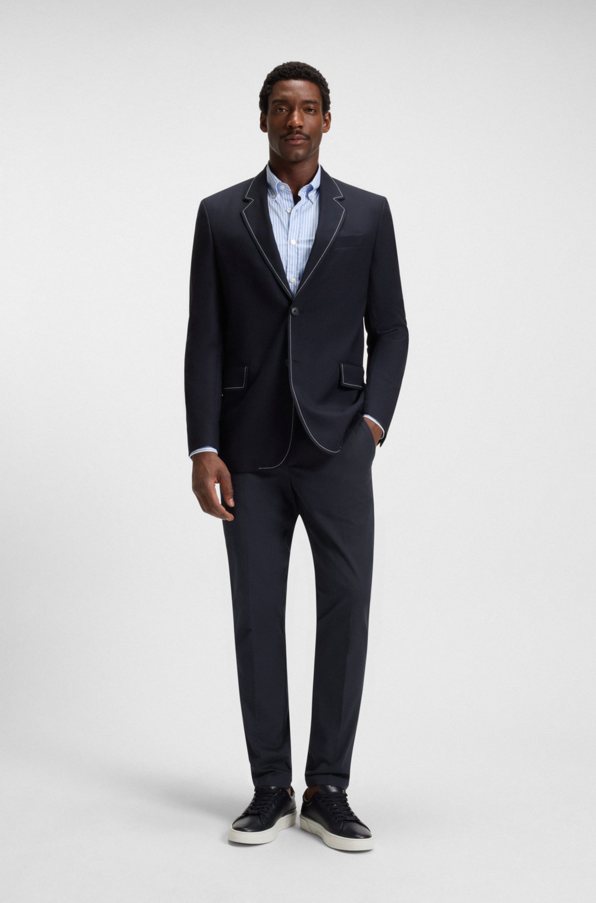 Calças slim-fit em algodão elástico