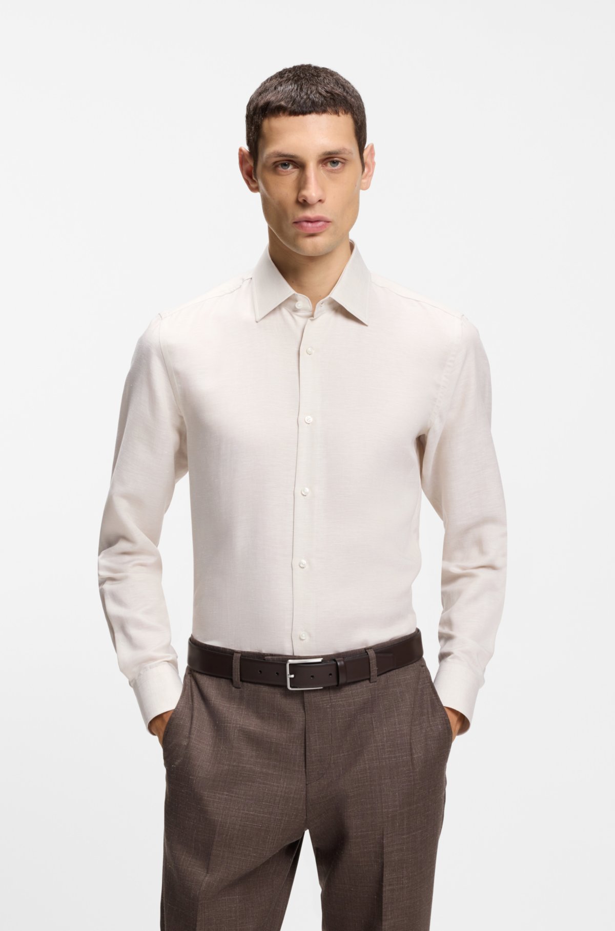 Camisa slim-fit em tecido linho misto