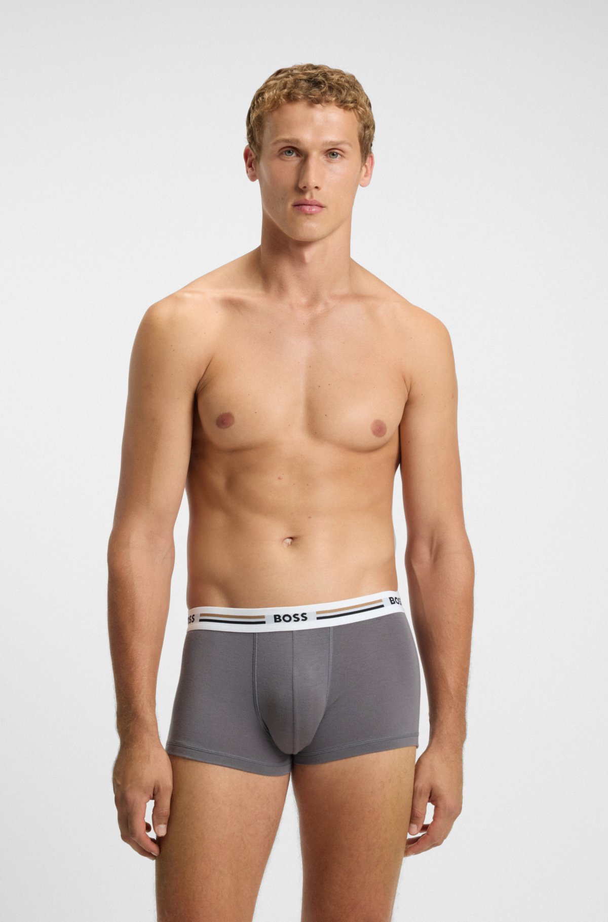 Conjunto de três cuecas com faixas e cintas com logotipo