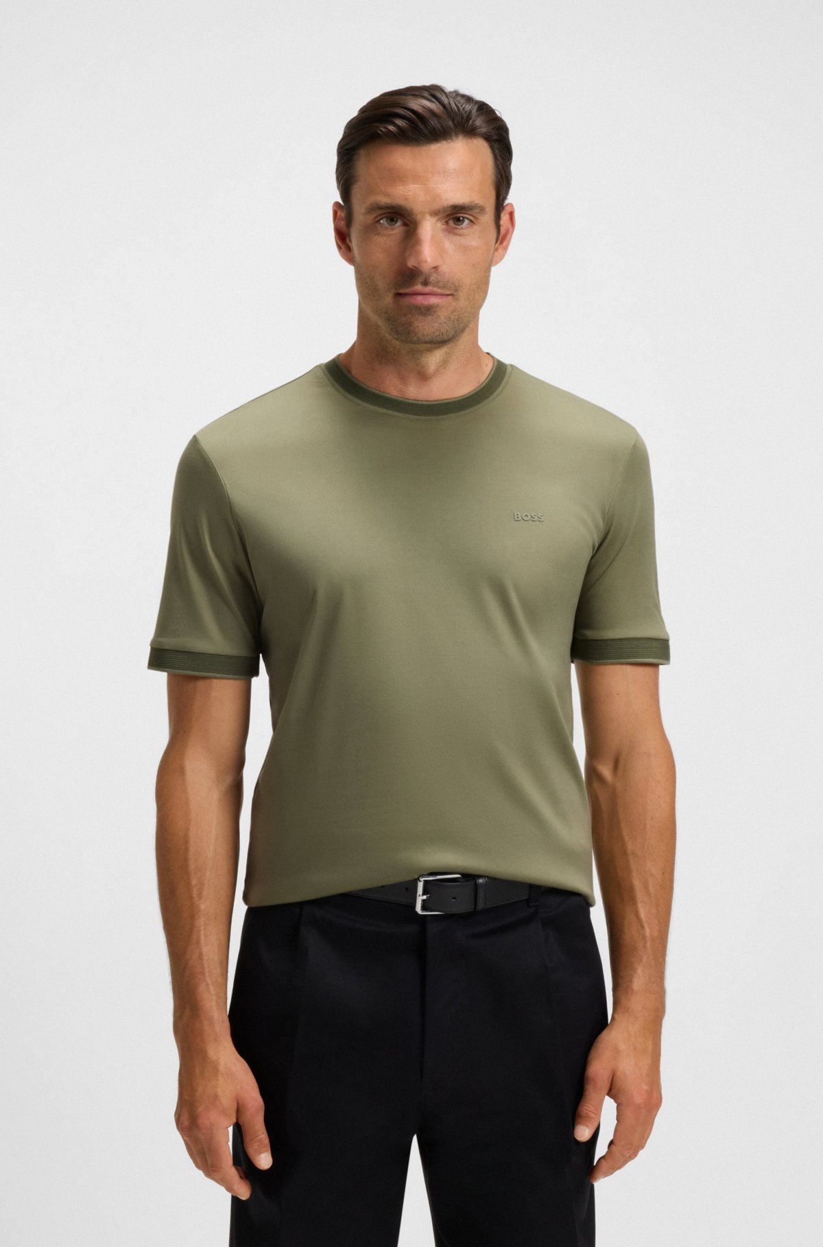 Camiseta slim-fit de algodão mercerizado com detalhes contrastantes