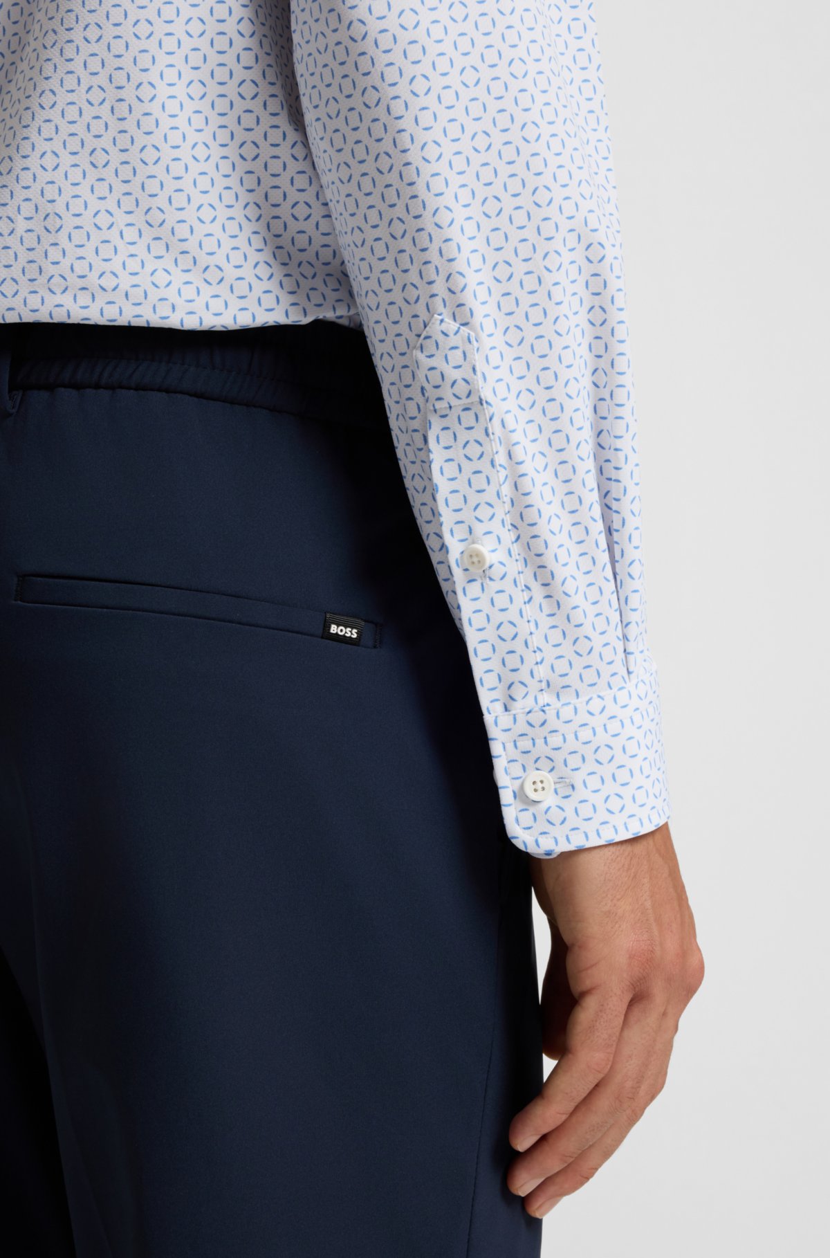 Camisa slim-fit estampada em malha italiana de desempenho elástico