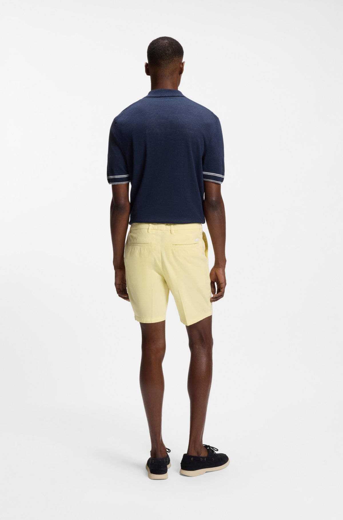 Bermudas modernas em tecido de algodão elástico