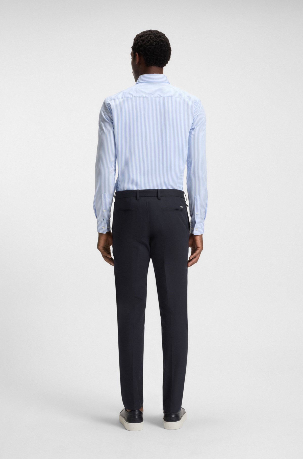 Calças slim-fit em algodão elástico