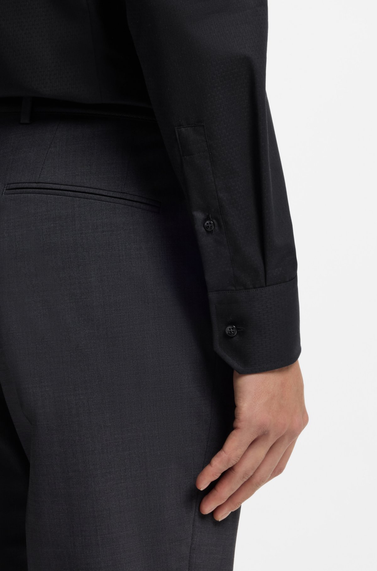 Camisa slim-fit resistente a rugas em tecido de cambra de algodão