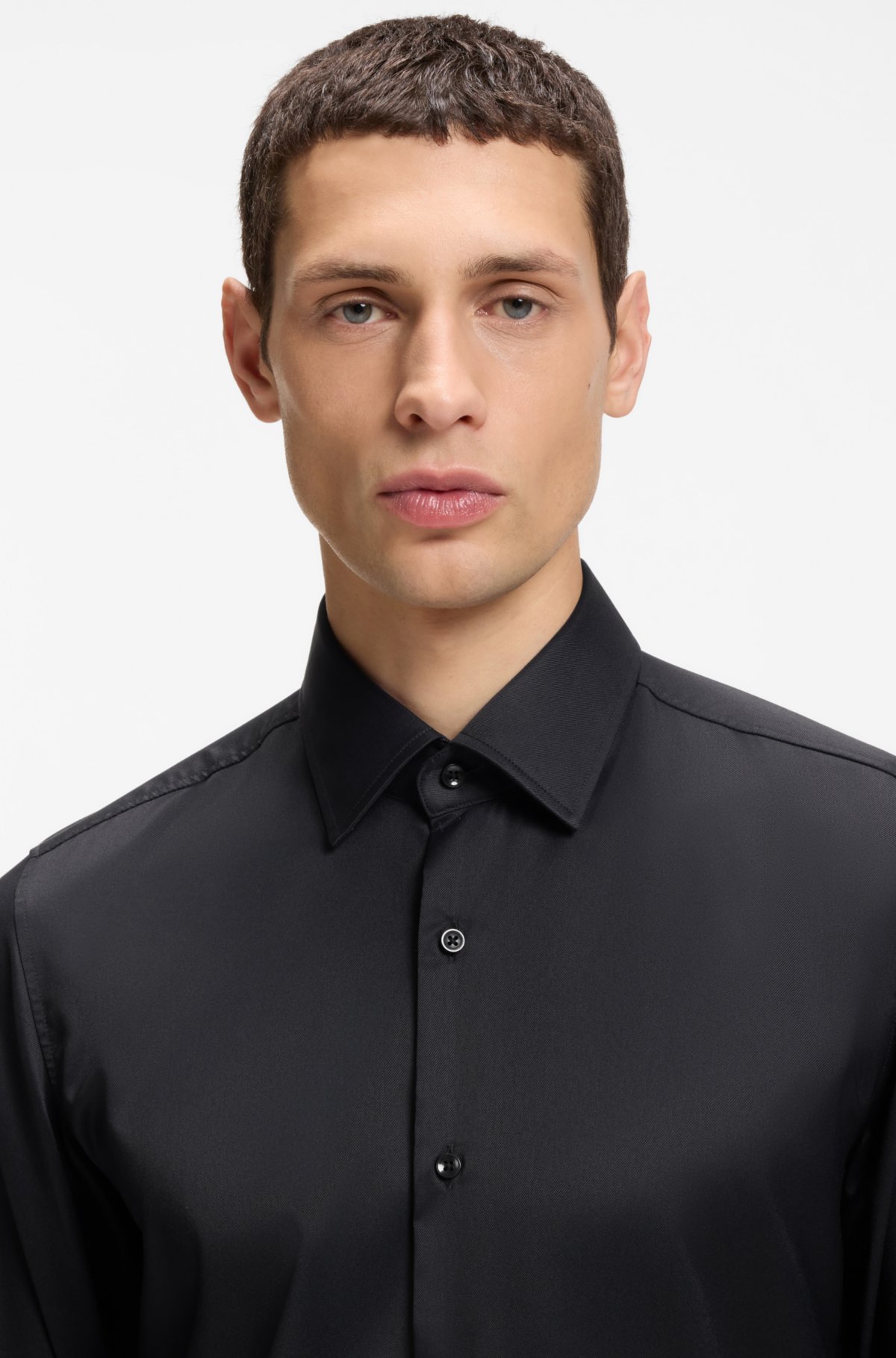 Camisa slim-fit em tecido twill de alta elasticidade