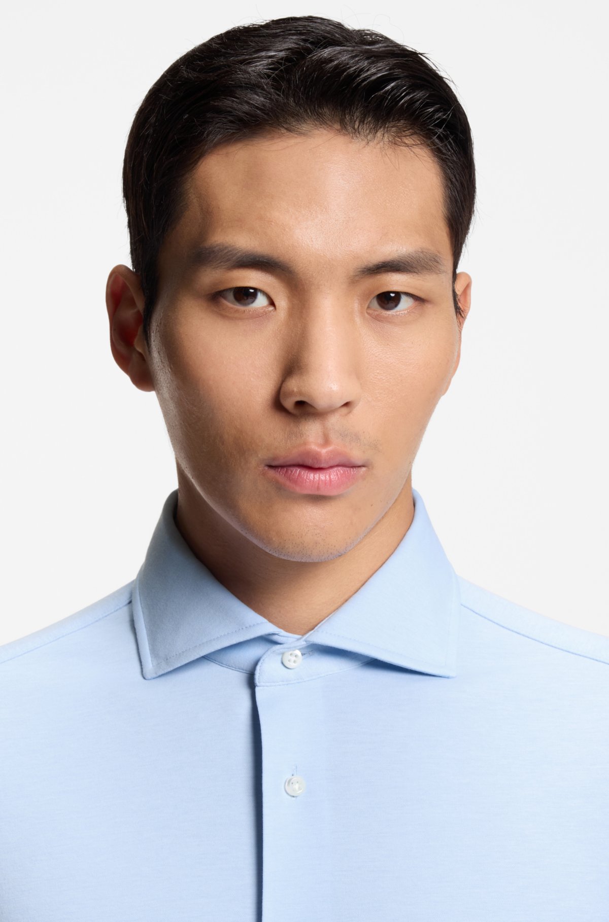 Camisa slim-fit em algodão com tecido resistente a amassados